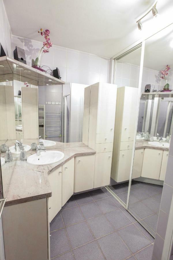 Le Celestay Villeurbanne Dış mekan fotoğraf